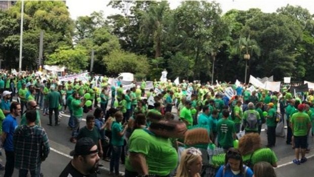 2 mil lotéricos comparecem a manifestação na Av. Paulista
