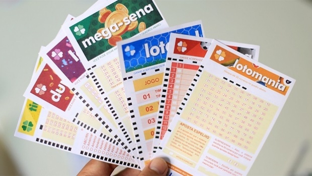 O governo estuda reduzir o aumento previsto no prêmio das loterias federais
