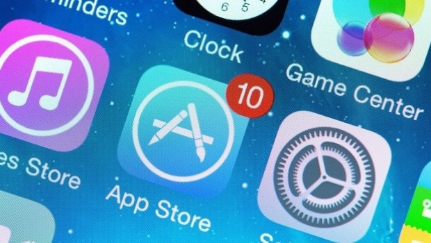 Apple blasted for removing “wrong” apps in gambling crackdown
