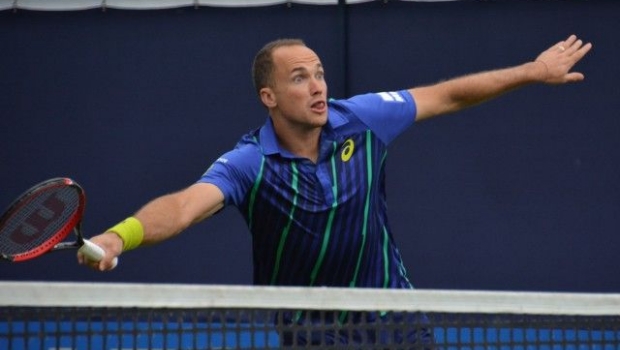 Tenista Bruno Soares se destaca nas quadras e na mesa de pôquer