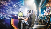 Profissionais do eSports já ganham tanto dinheiro quanto astros do futebol