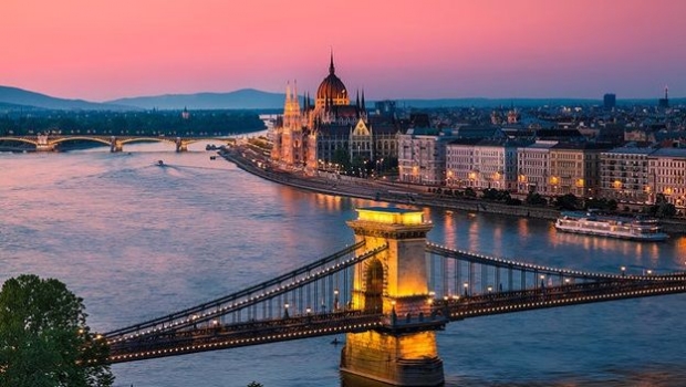 Hungary grants licence for first online casino