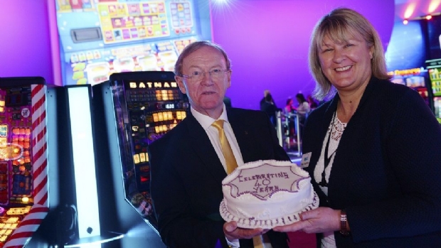 ICE oferece bolo para expositores veteranos da feira