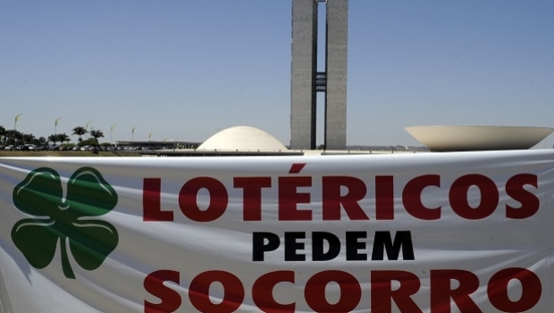 Repasse da Caixa para as lotéricas deveria ser 63% e 500 casas já fecharam