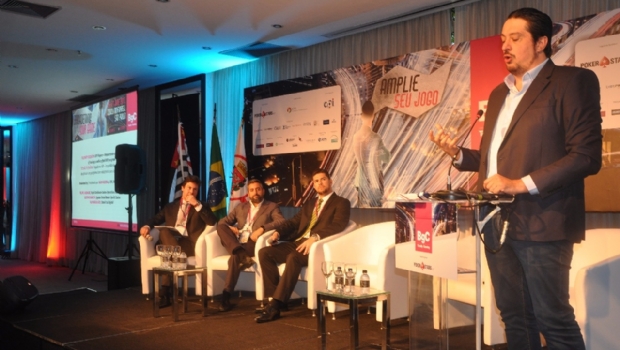 Fidelização em terra, no mar e no ar (on-line)