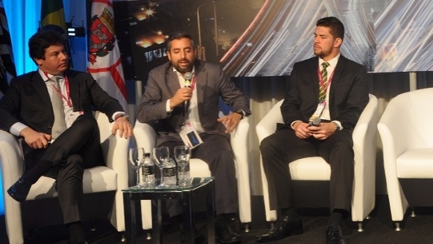 Fidelização em terra, no mar e no ar (on-line)