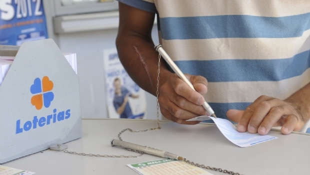 Caixa arrecada R$ 7,6 bilhões em loterias mas paga 2,5 em prêmios