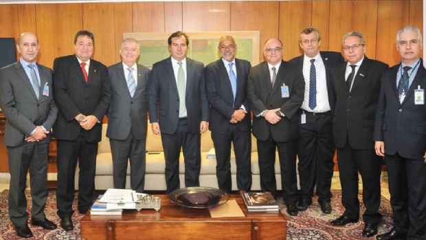 Rodrigo Maia recebe deputados da Comissão do Jogo e diretores do IJL