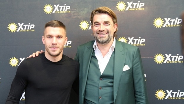 Jogador de futebol Lukas Podolski é o novo embaixador da XTiP