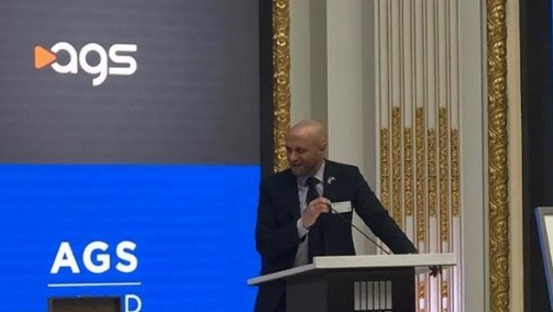 AGS enters the stock market with an explosion in the public offering