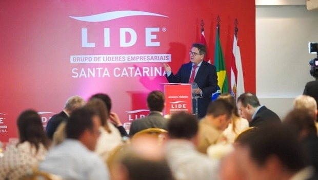 Ministro do Turismo defende instalação de cassinos para impulsionar o setor no Brasil