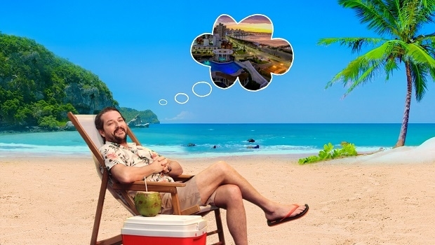 Marcelo Serrado estrela campanha de 15 anos do Sorte Online