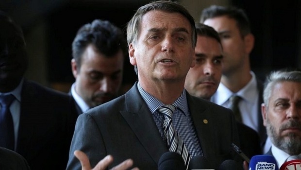 Bolsonaro diz que privatização da Caixa não está no radar da próxima gestão