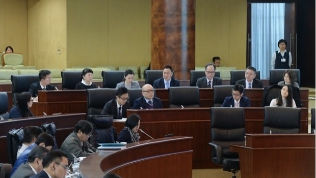 Macau aprova lei para impedir empregados dos cassino de apostar