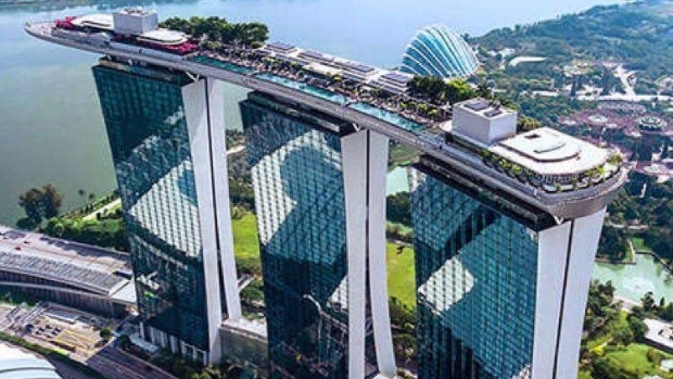 Senador Cidinho Santos visita Singapura para conhecer resorts com cassino