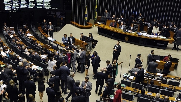Deputados tiram cassinos da lei do turismo para avançar com a legalização geral do jogo 