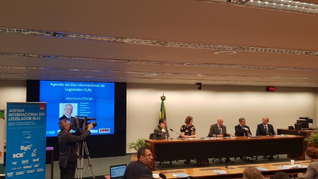 Especialistas internacionais e legisladores discutiram a legalização dos jogos no Brasil