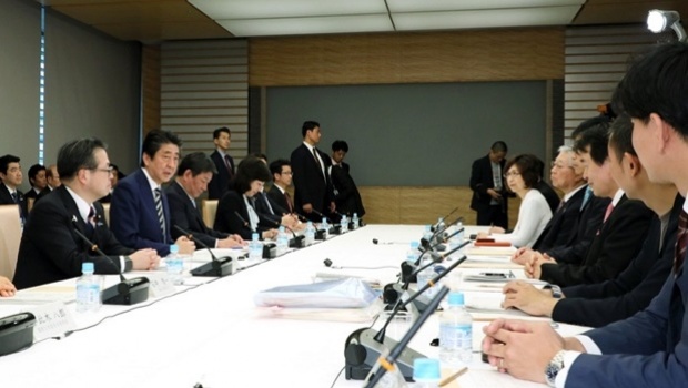 Japan cabinet aims for casino bill intro next April 27