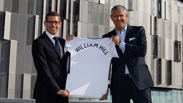 William Hill acerta renovação com o Tottenham