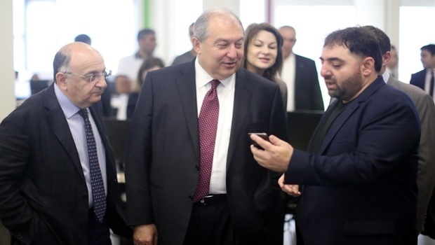 Presidente da Armênia visita escritório de desenvolvimento da SoftConstruct