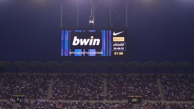 Italian government faces football claims after betting ads ban