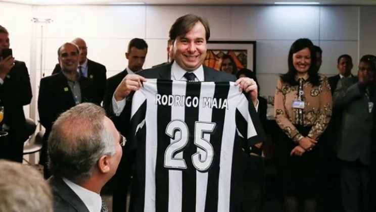 Clubes vão a Brasília fazer lobby com presidente da Câmara por apostas esportivas