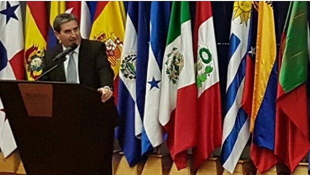 Um latino-americano entra pela primeira vez no Hall da Fama da Indústria de Loteria