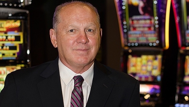 Gladstone deixa o cargo de CEO da Ainsworth