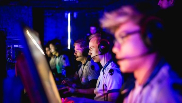 Torneios de eSports ganham espaço na TV e crescem em audiência no Brasil