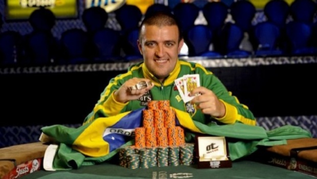 Poker está cada vez mais popular no Brasil