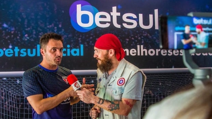 Betsul recebe Falcão em seu camarote e promove experiência inesquecível aos torcedores do São Paulo