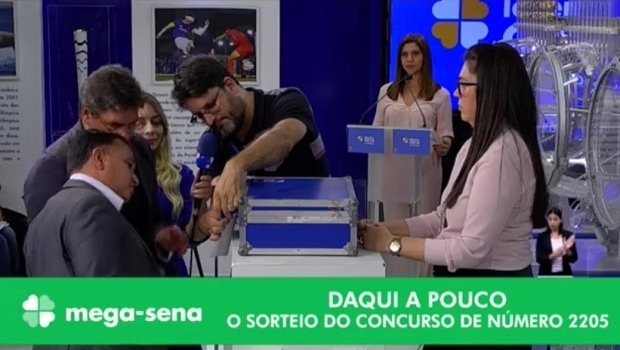 O Subsecretário de Prêmios fiscalizou o sorteio da “milionária” Mega-Sena em São Paulo