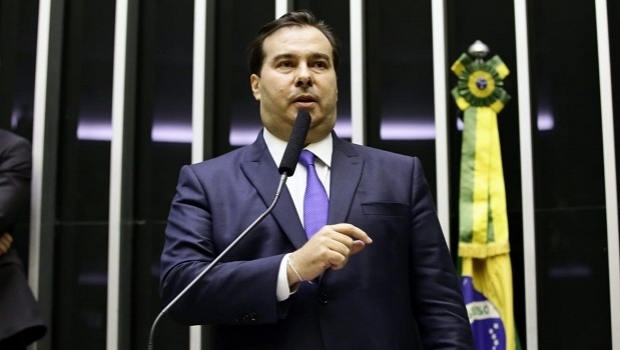 Rodrigo Maia, defensor dos cassinos em resorts, seguirá a frente da Câmara dos Deputados