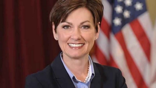 Governadora assina lei legalizando apostas esportivas no Iowa