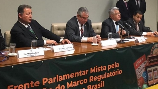 FBHA participa do lançamento da Frente Parlamentar pela legalização dos jogos