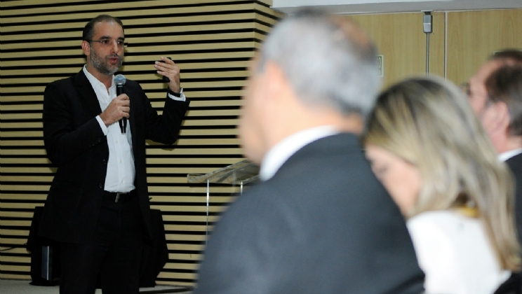 “Os clubes devem trabalhar para não perder as oportunidades que vem das apostas esportivas”