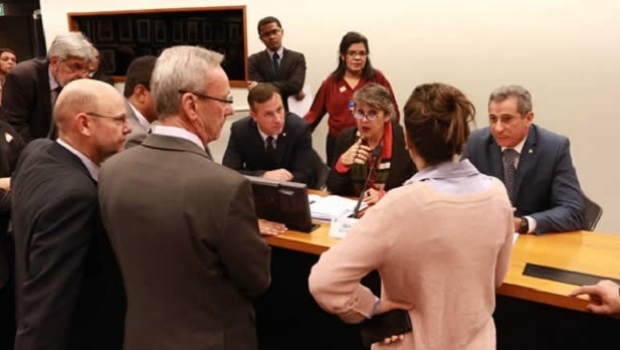 Deputada cancela audiência sobre privatização das loterias pela ausência de Pedro Guimarães