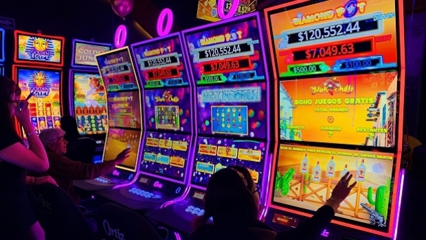 Ortiz Gaming lança seu novo gabinete O3 e uma plataforma multijogos de slots