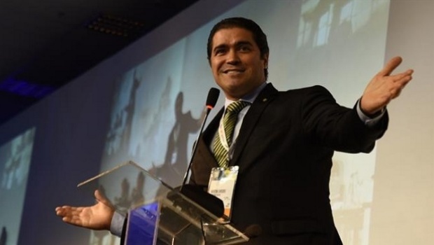 Líder da Comissão de Turismo quer regular jogo no Brasil