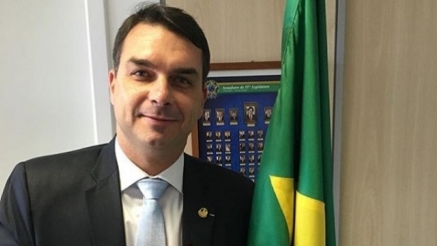 Flávio Bolsonaro acredita convencer a bancada evangélica para legalizar os cassinos