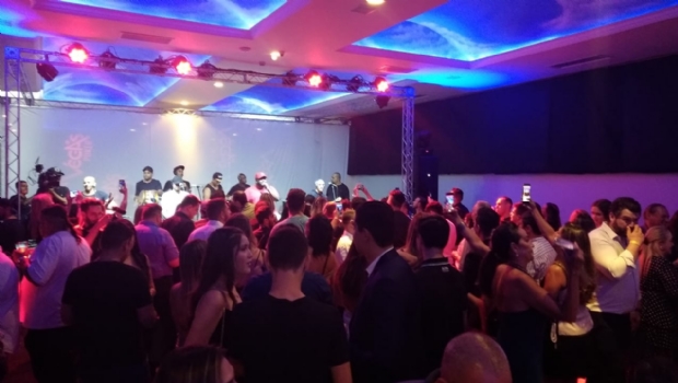 Vegas Poker é inaugurada em São Paulo com uma noite luxuosa de muita alegria e jogos