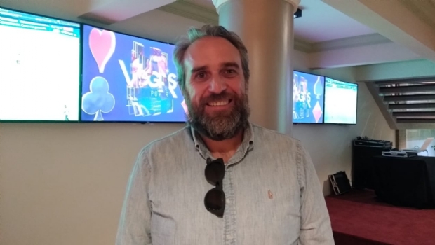 Vegas Poker é inaugurada em São Paulo com uma noite luxuosa de muita alegria e jogos