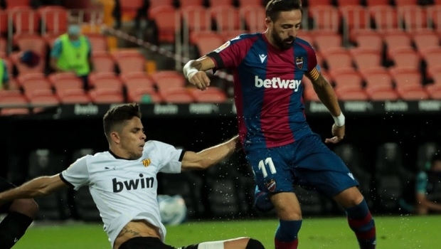 "Football clubs must terminate bookmakers ad contracts at the end of the season"