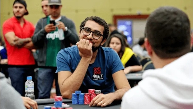 Brasileiro entra no Guinness após ganhar US$ 1 milhão em bitcoin em torneio de pôquer