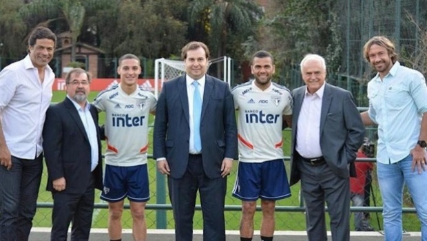 Rodrigo Maia goes to Spain to learn about rights, betting and financial fair play in football