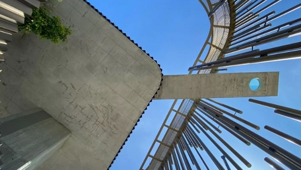 Cassino espanhol terá a maior piscina suspensa da Europa