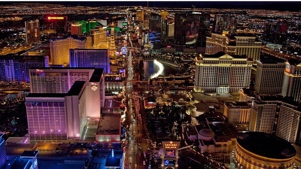 Las Vegas casinos to close for a month by state order