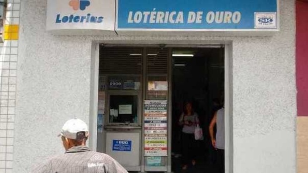 Lottery stores reopens in Brazil to pay bills, but suspend games