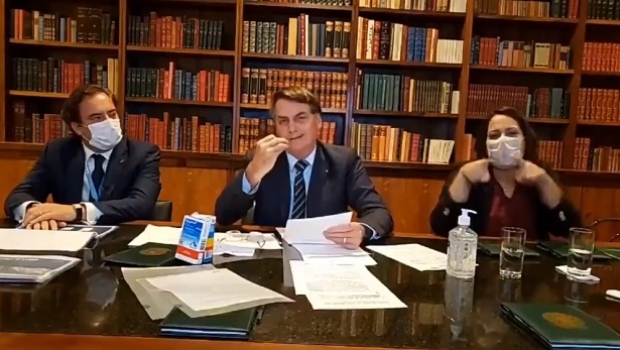 "There is no risk of COVID-19 in lottery stores because glass is armored", says Jair Bolsonaro