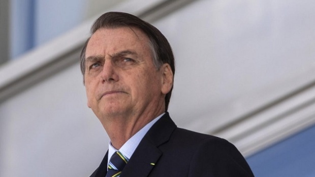 Bolsonaro assina medida provisória que libera sorteios e prêmios na televisão